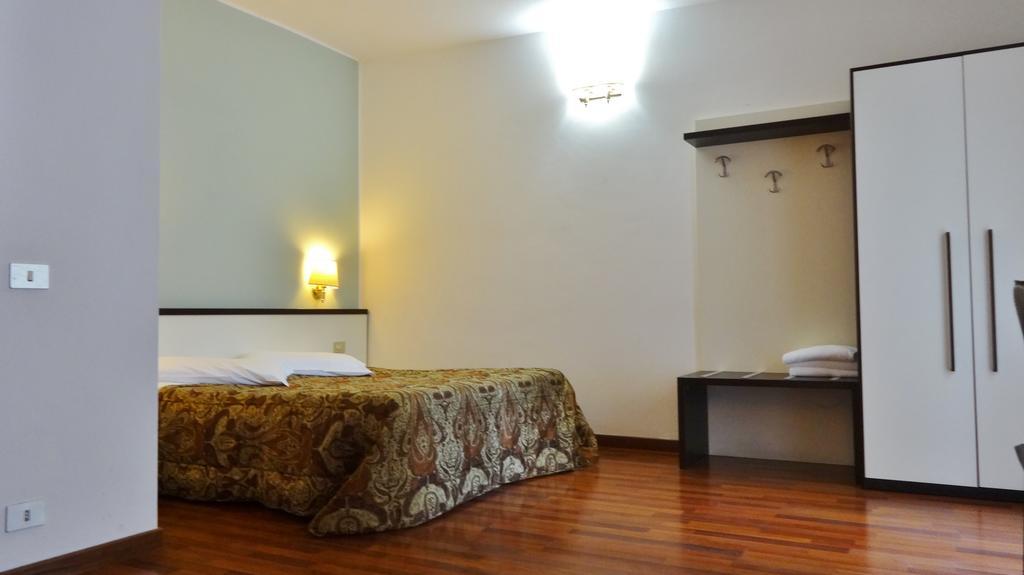Hotel Lux Durante Milán